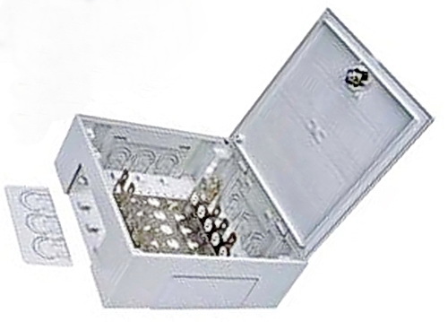 Бокс 30х2, под плинт plus, корпус пластик, замок ключ, глубина 75мм W&T WT-1068A/K Бокс 30х2, под плинт plus, корпус пластик, замок ключ, глубина 75мм W&T WT-1068A/K