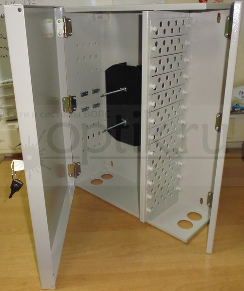 Корпус оптического кросса настенный 96SC 1-дверный, КРН-96-SC стальной с откидной стенкой Корпус оптического кросса настенный 96SC 1-дверный, КРН-96-SC стальной с откидной стенкой